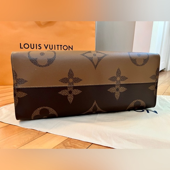 Louis Vuitton OnTheGo GM - Picture 6 of 11